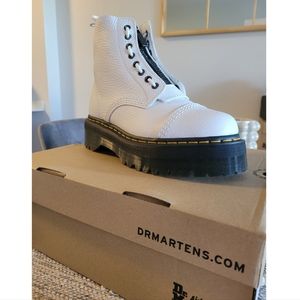Dr. Martens Sinclair Leather boots